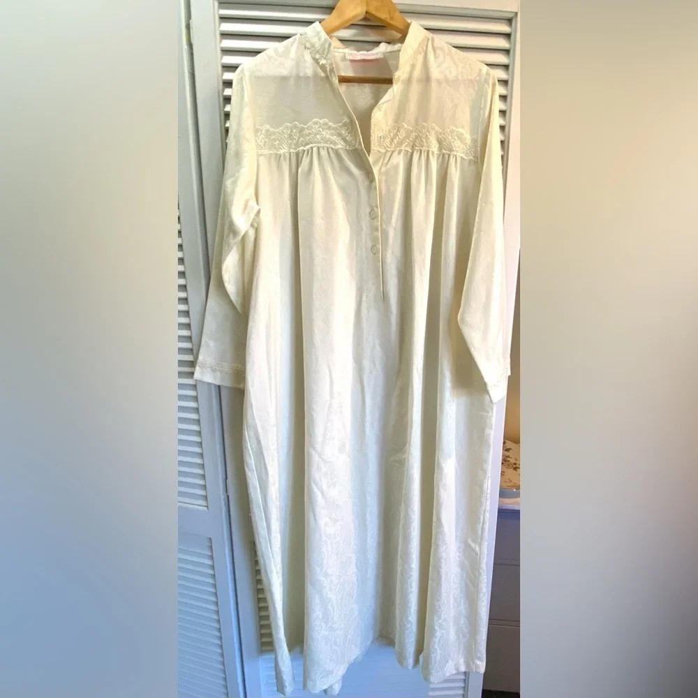 Oscar de la Renta Pink Label Cream Long Nightgown